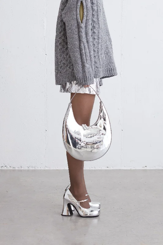 STRUCTURED CURVED SHOULDER BAG IN SILVER